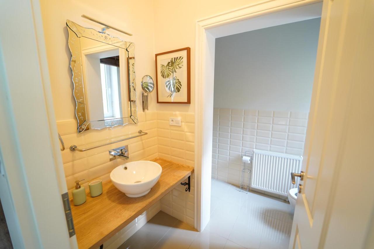 Spa Apartments Theresia Dubi  Exterior photo