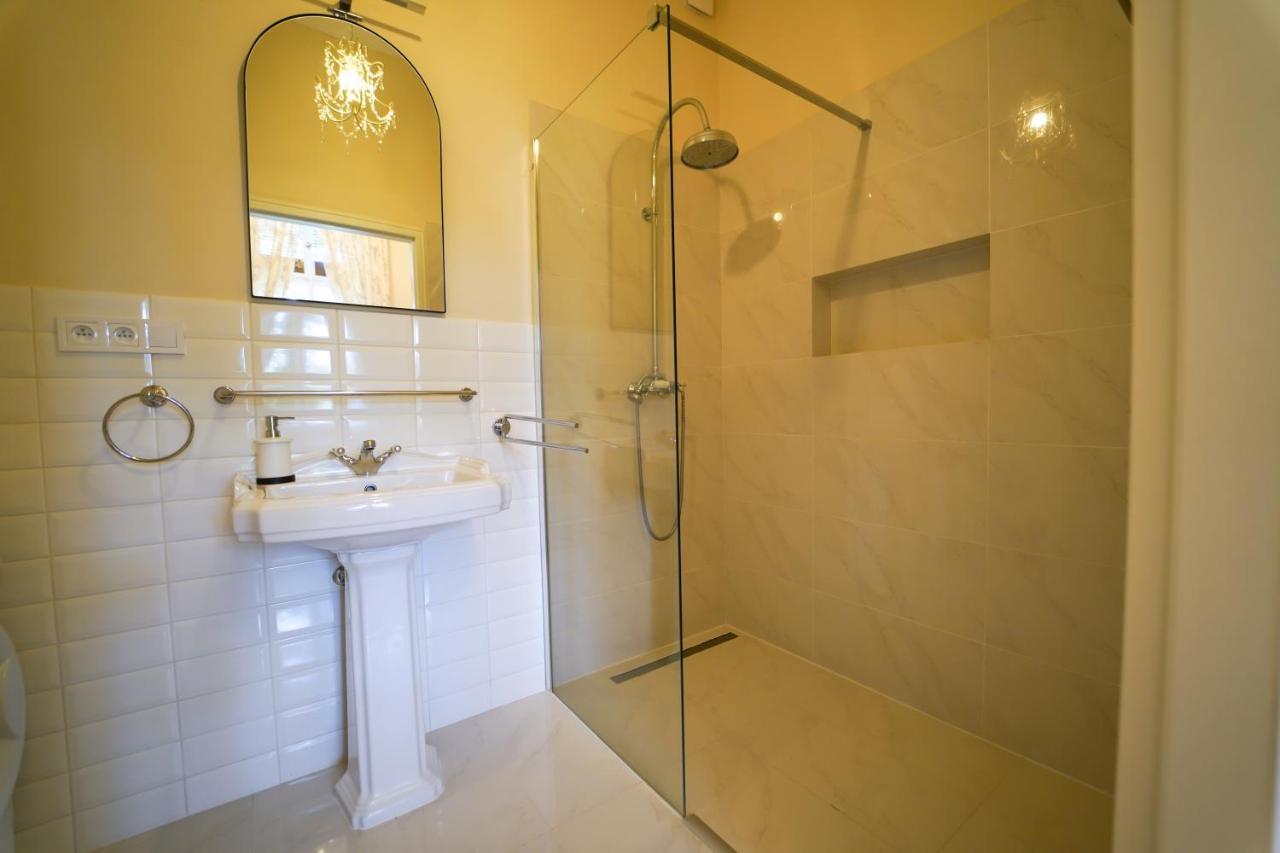 Spa Apartments Theresia Dubi  Exterior photo