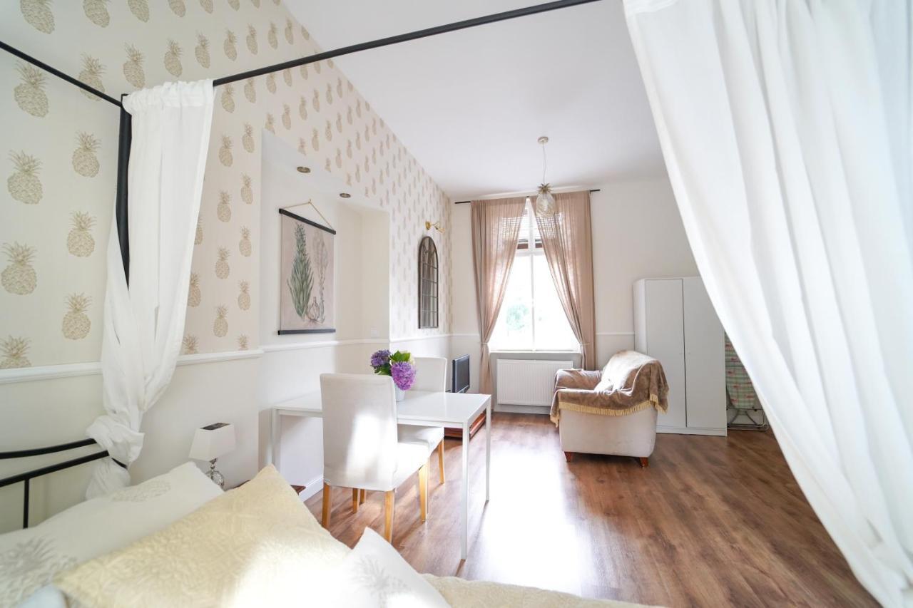 Spa Apartments Theresia Dubi  Exterior photo